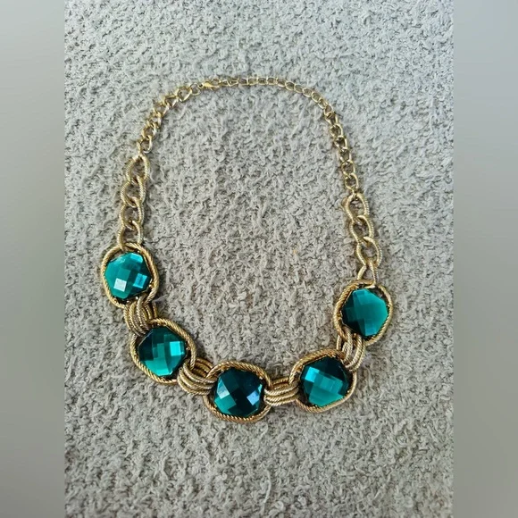 Vintage Gold-Tone Chunky Statement Necklace with Teal/Emerald Faceted Stones - Picture 4 of 7